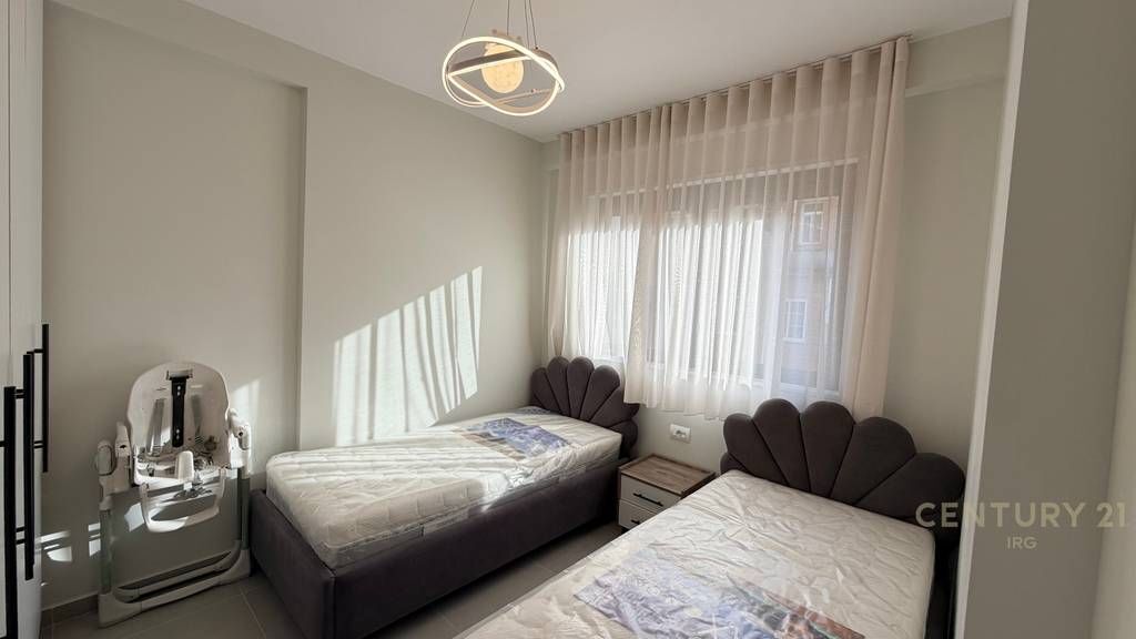 JEPET ME QIRA APARTAMENT 2+1+POST PARKIMI TEK RRUGA DURRESIT ! 900 € /Muaj Sip. Totale  75m2