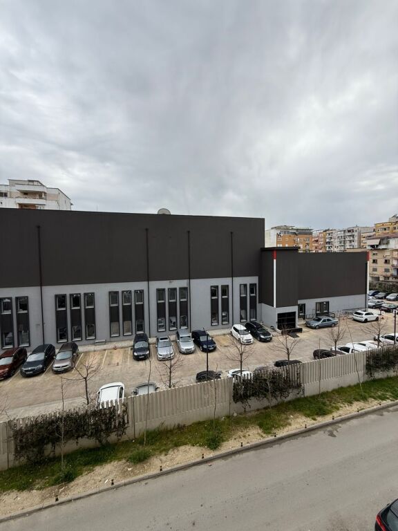 2+1,me kundrabufe,per banim apo zyre,te rruge e kavajes,cmimi 650 mije leke