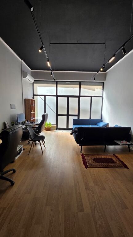 zyre me qira, rruga Frang Bardhi, Kodra e Diellit