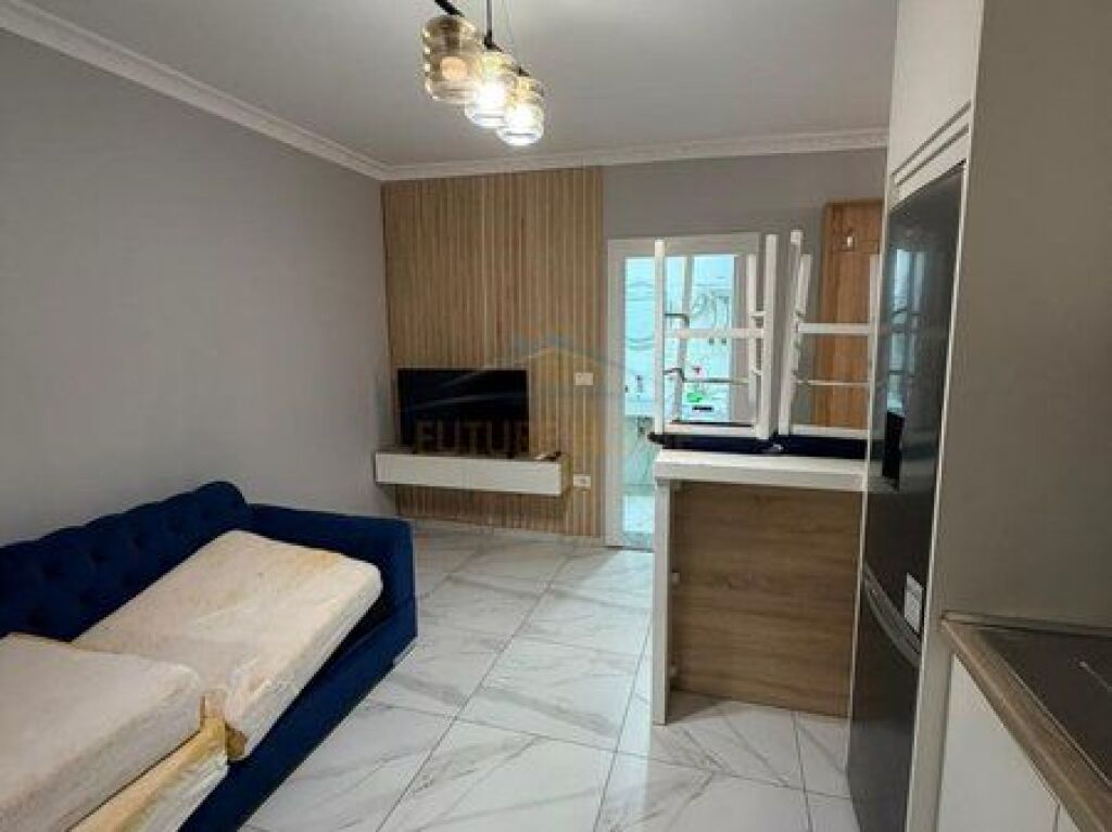 Shitet, Apartament 2+1+2, Rruga e Barrikadave, Tiranë