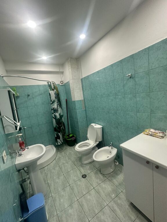 Vendesi in vendita 1+1 ad Astir vicino all'Artista