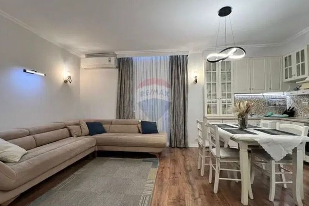 Apartament 3+1 per qira, prane Eleonores!