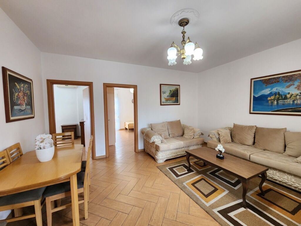 Jepet Me Qera Apartament 2+1+1 Ballkon
