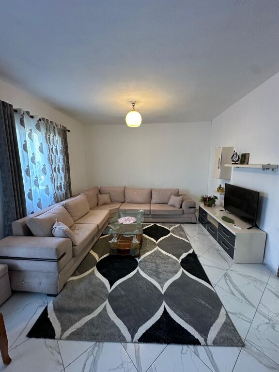 Casa privata 2+1 con cortile in affitto a Bathore / Kamez