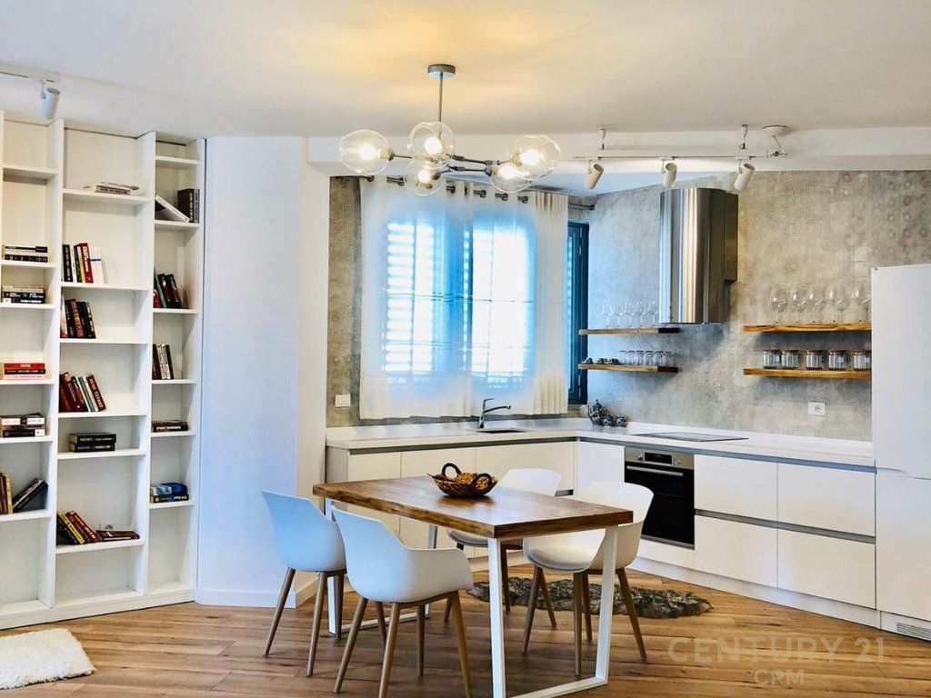 Apartament 2+1+2+Post Parkimi me qira tek Stadiumi Dinamo