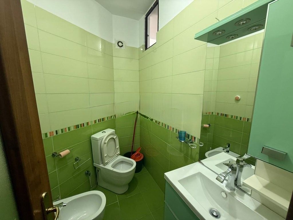 APARTAMENT 3+1+2 ME QIRA, RRUGA E KAVAJES, TIRANE! 900 € /Muaj