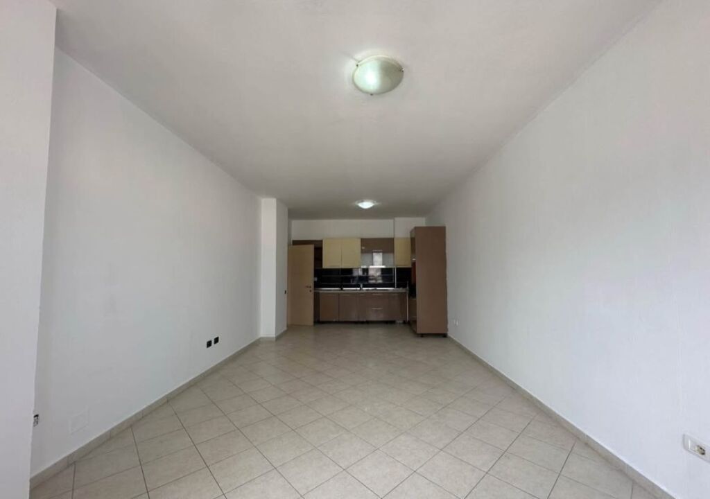 Shitet 1+1+ballkon - Yzberisht