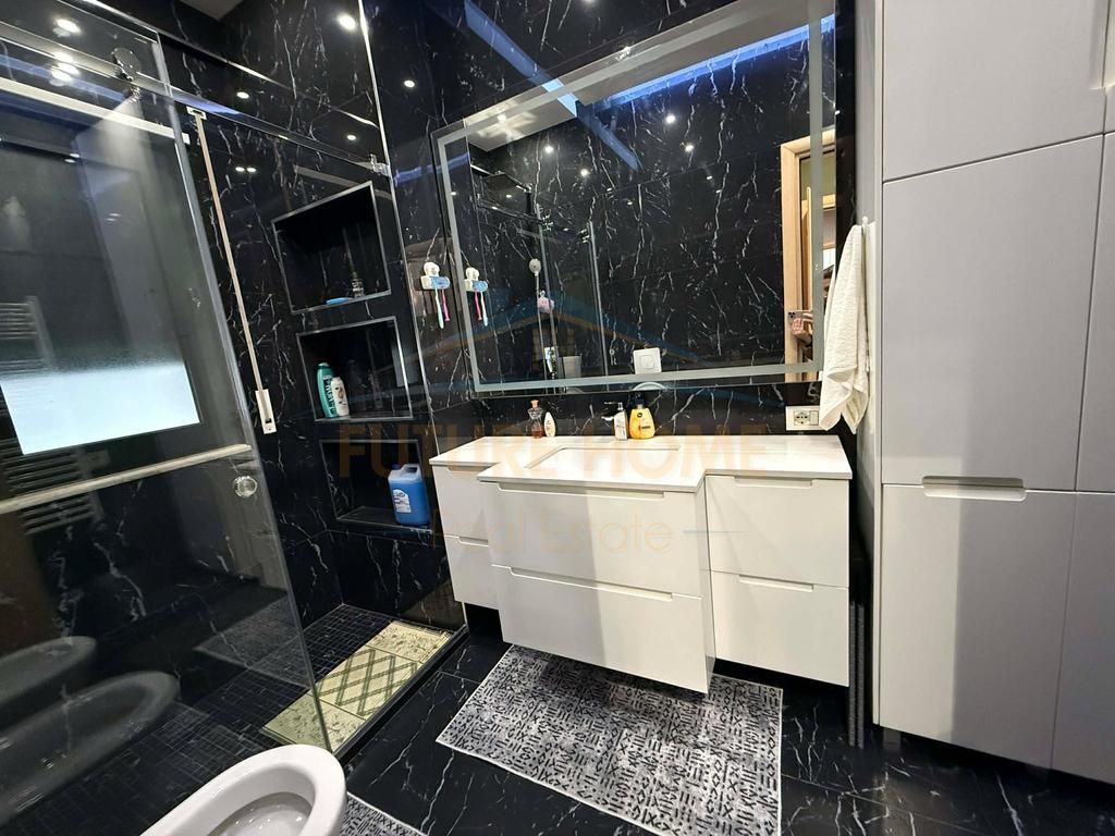 Shitet apartament 2+1+2 Green City Unaza e Re