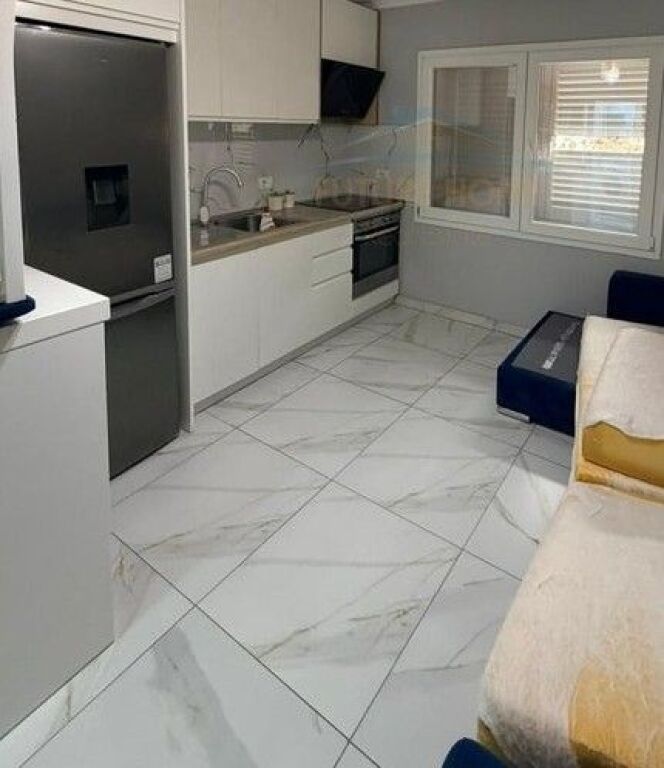 For sale, Apartment 2+1+2, Barrikadave Street, Tirana