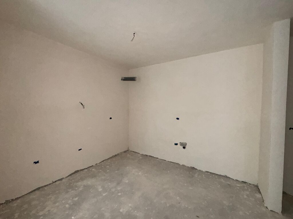 SHITET APARTAMENT 1+1 ISH FUSHA E AVIACIONIT 130.000 EURO FH-58614