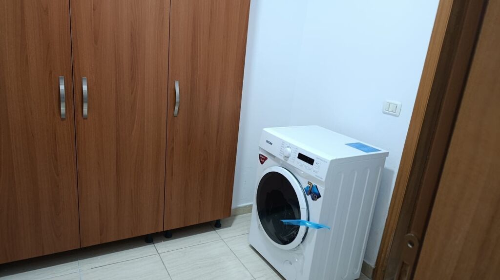 1+1,i mobiluar te 7 xhuxhat,rruge e elbasani,650 euro