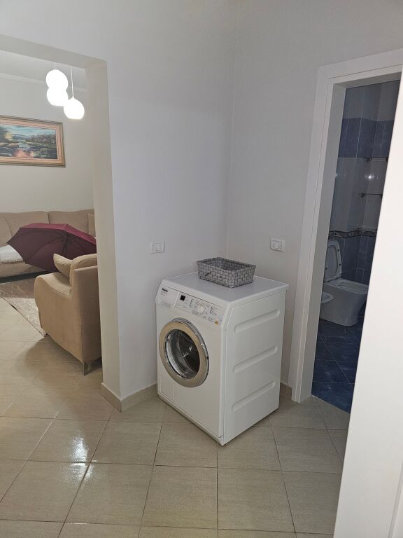 Jepet me qera Apartamenti 2+1 , Kodra e Diellit rruga Rrapo Hekali 600 euro