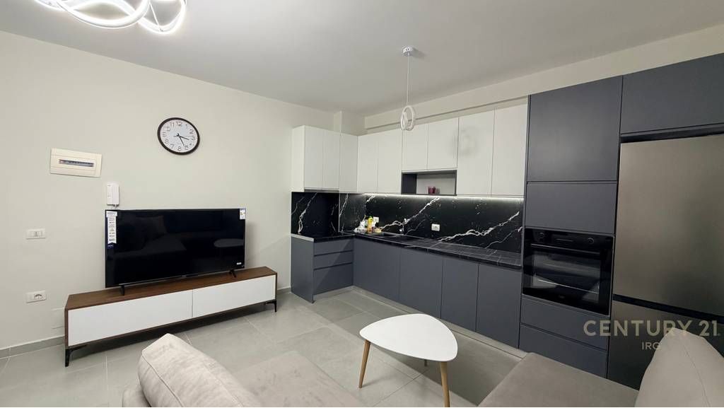 JEPET ME QIRA APARTAMENT 2+1+POST PARKIMI TEK RRUGA DURRESIT ! 900 € /Muaj Sip. Totale  75m2