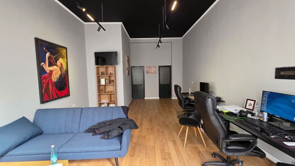 zyre me qira, rruga Frang Bardhi, Kodra e Diellit