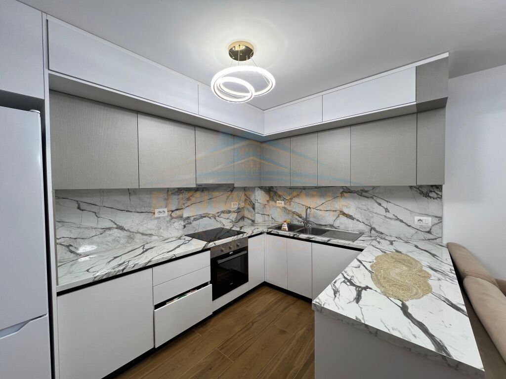 Qera, Apartament 2+1, 21 Dhjetori