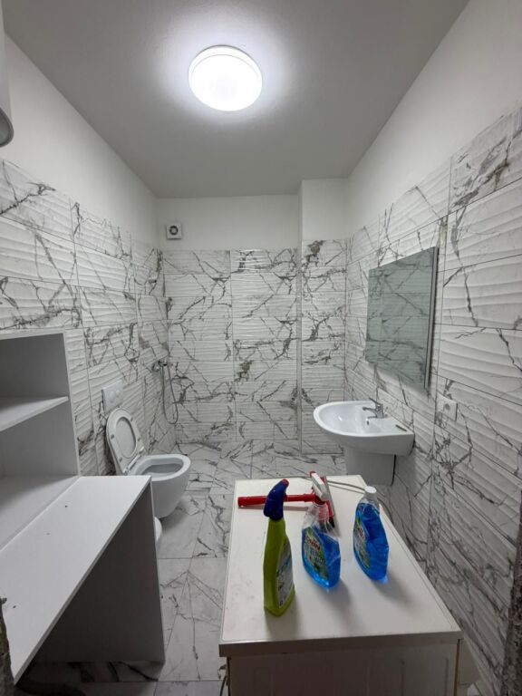 Qera apartament 1+1  Rruga Dritan hoxha Cmimi 60.000 leke