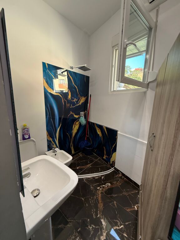 Garsoniere me qera tek Spitalet 250 ALL te gjitha te perfshira