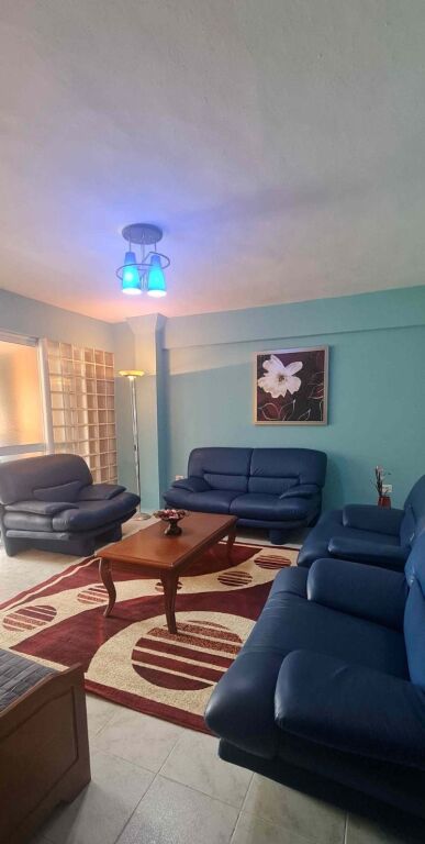 Jepet me qera Apartamenti 3+1, rruga Dritan Hoxha prane Universitet  Zoja e Keshillit te Mire 500 mije leke