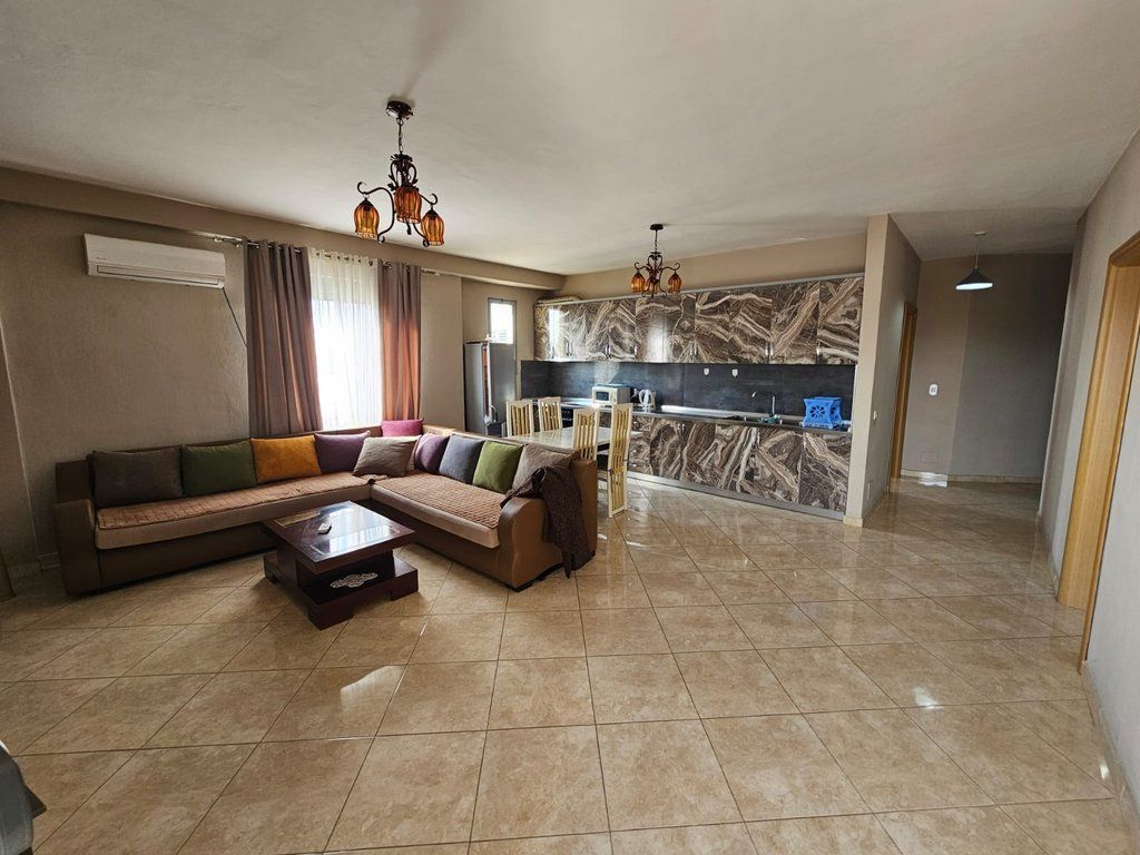Shitet apartament me siperfaqe 115m2 !