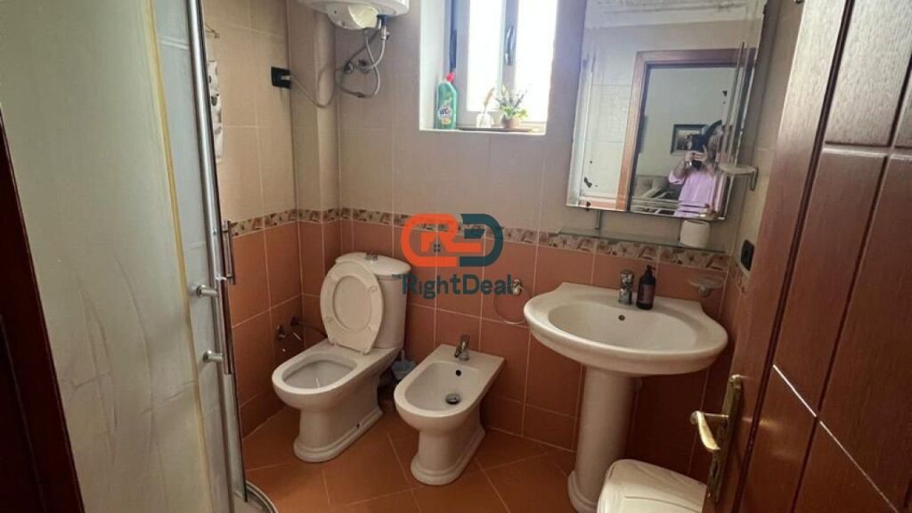 Ne Allias, Jepet Me Qira Kati I Dyte I Nje Vile, Me Planimetri 2+1+2, Te Rregullt Dhe Te Bollshme!!!