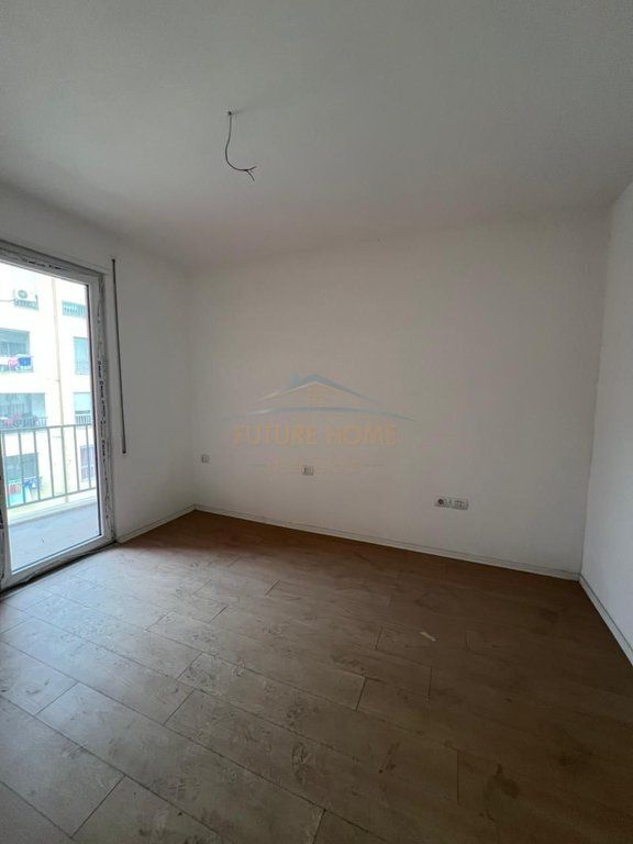 Shitet, Apartament 2+1+2+Post parkimi, Ish Parku i Autobuzave, Tirane