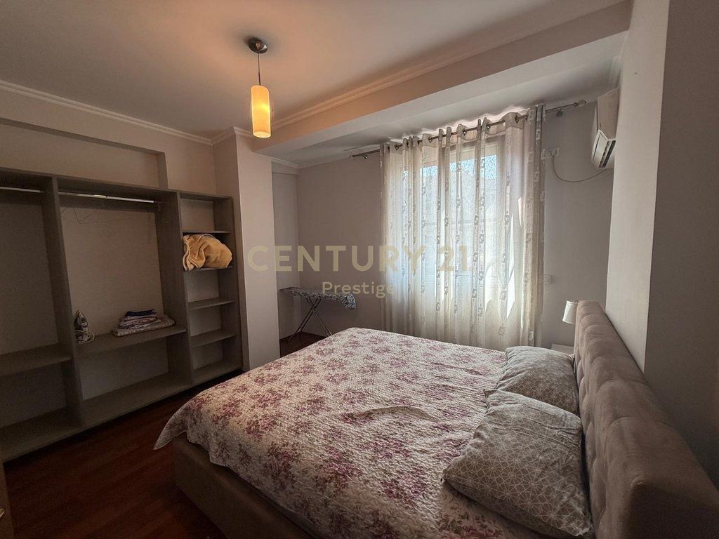 APARTAMENT 3+1+2 ME QERA TEK RRUGA E KAVAJES