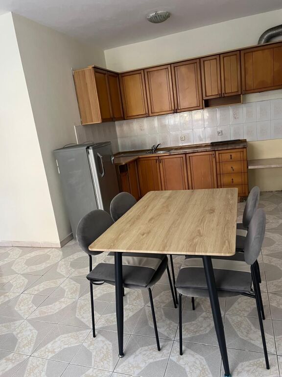 Tirane, apartment 2+1 for rent, 500 euros, at Kongresi Manastirit street, 3rd floor
