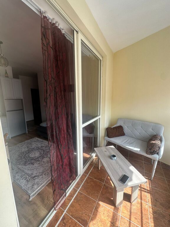 Vendesi in vendita 1+1 ad Astir vicino all'Artista