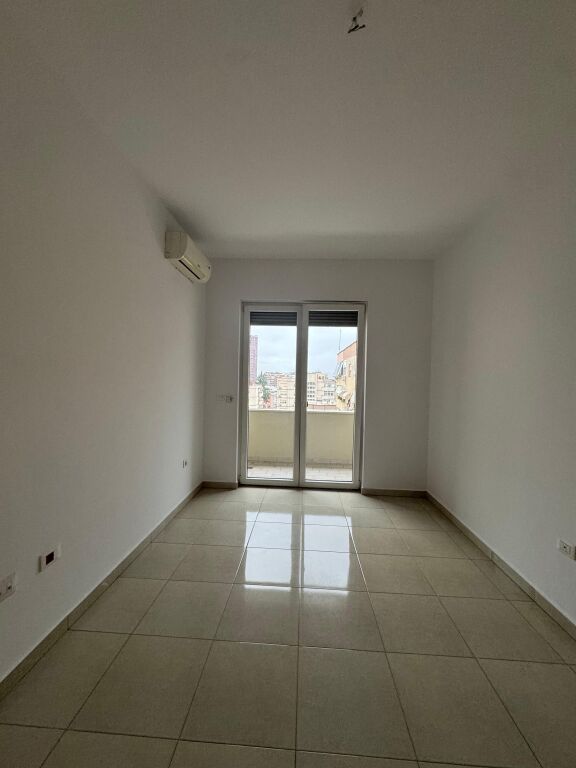 Ambient zyrash me qira tek Rruga e Bogdaneve!