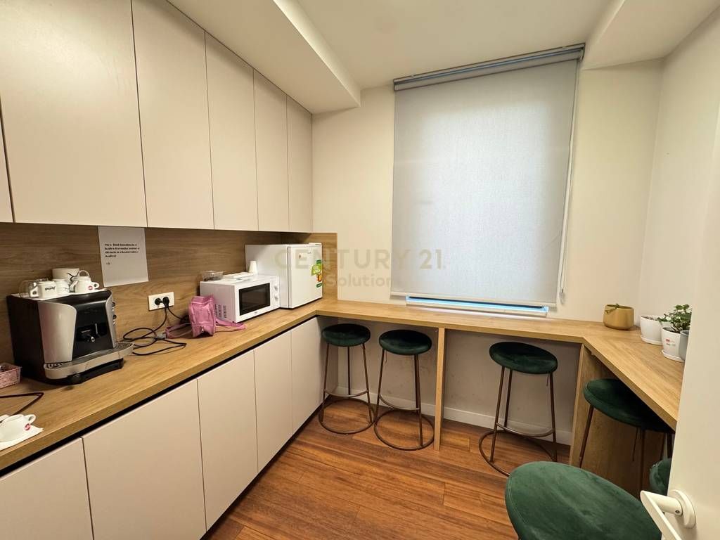 JEPET ME QIRA AMBIENT BIZNESI TEK SHALLVARET