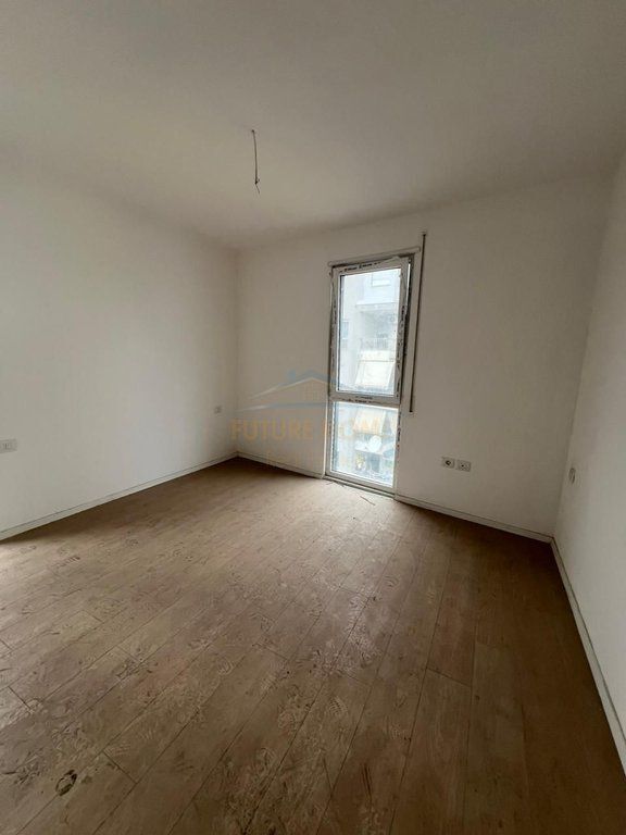Shitet, Apartament 2+1+2+Post parkimi, Ish Parku i Autobuzave, Tirane