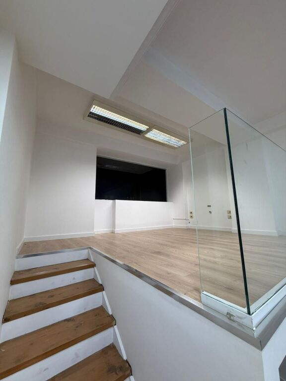 Jepet me qira ambient biznesi tek rruga e Kavajes