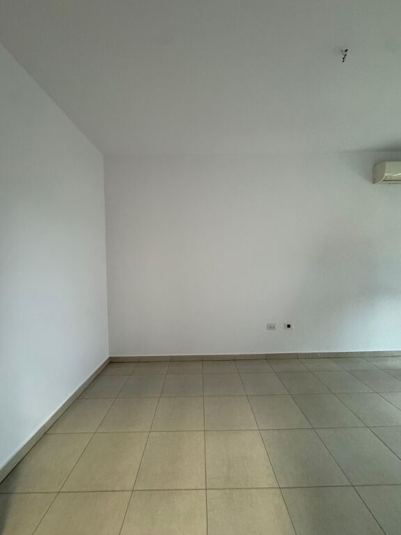 Zyre me qera, Rruga e Kosovareve!