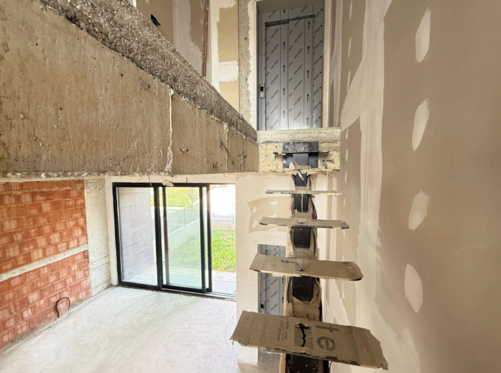 🏡 Semi-Detached Villa for Sale near TEG