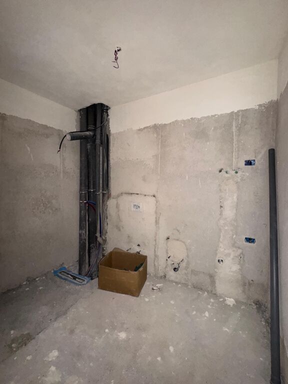 SHITET APARTAMENT 1+1 ISH FUSHA E AVIACIONIT 130.000 EURO FH-58614