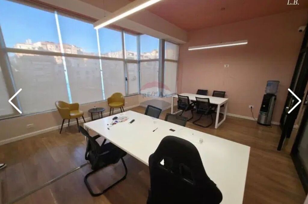 Jepet me Qira Zyrë 200 m² – Hyrje e Dedikuar!