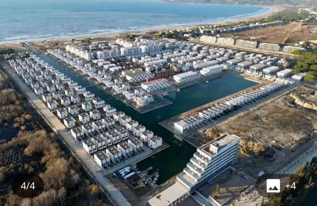 Shitet Vilë | Turquoise Marina Hamallaj, Gjiri i Lalzit