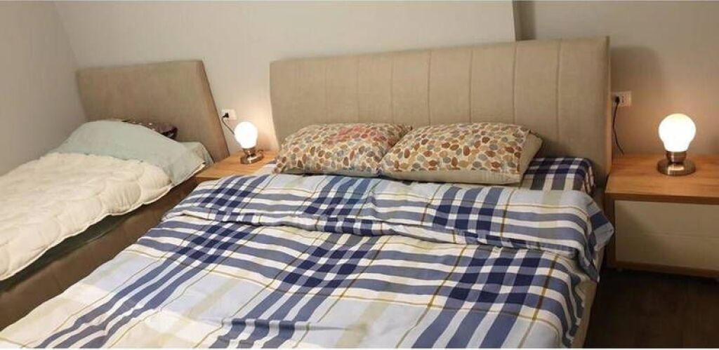 Apart me qira1+1 kati pare vile!
