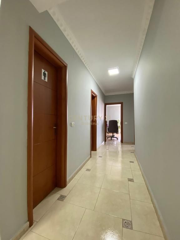 Affittasi appartamento per ufficio 2+1+2 presso IshEkspozita