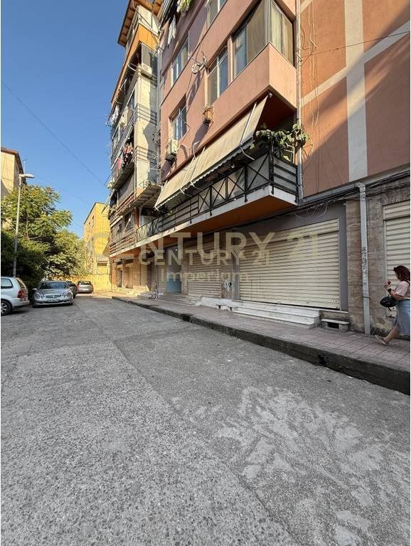 SHITEN 4 AMBIENTE BIZNESI NË ALI DEMI – IDEALE PËR INVESTIM!