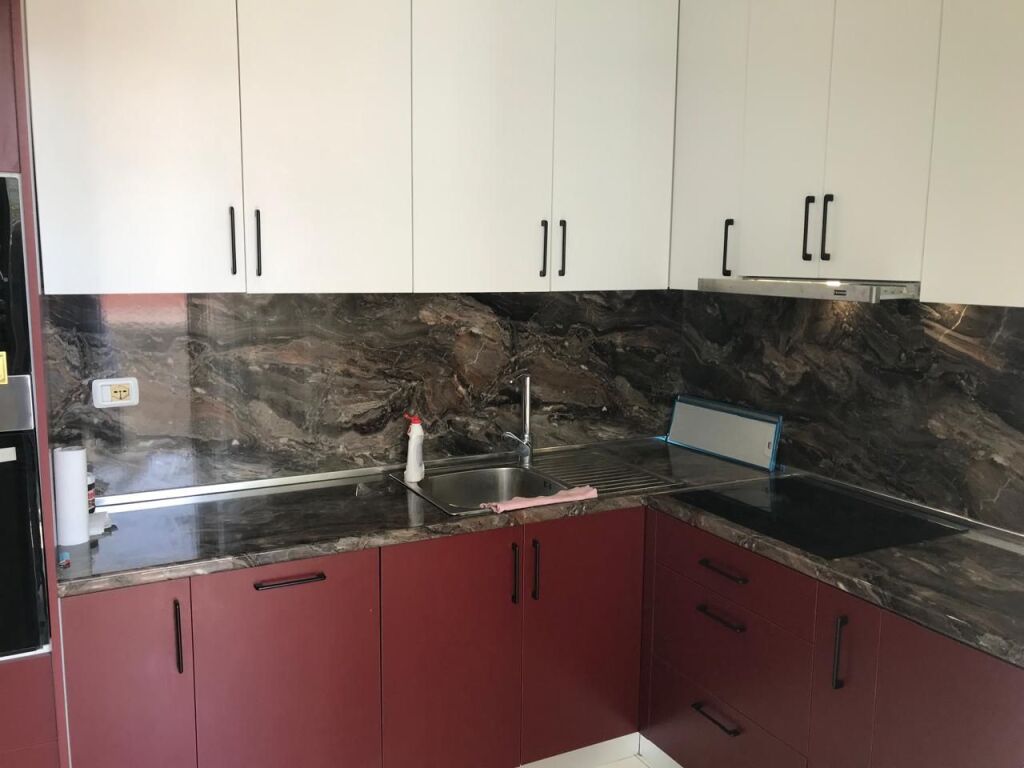 🏢Liqeni i Thate,prane Restorant Kapiten Mir Zoti jepet me qera apartament 2+1+2,i mobiluar.70,000Leke