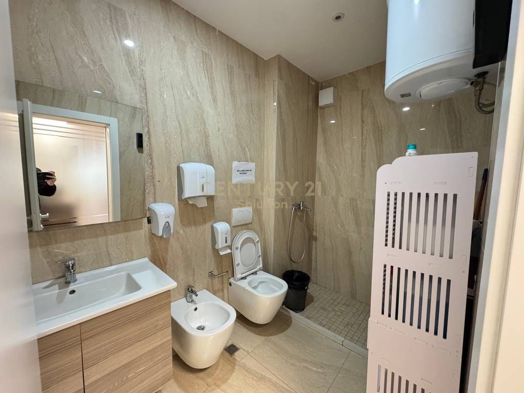 JEPET ME QIRA AMBIENT BIZNESI TEK SHALLVARET