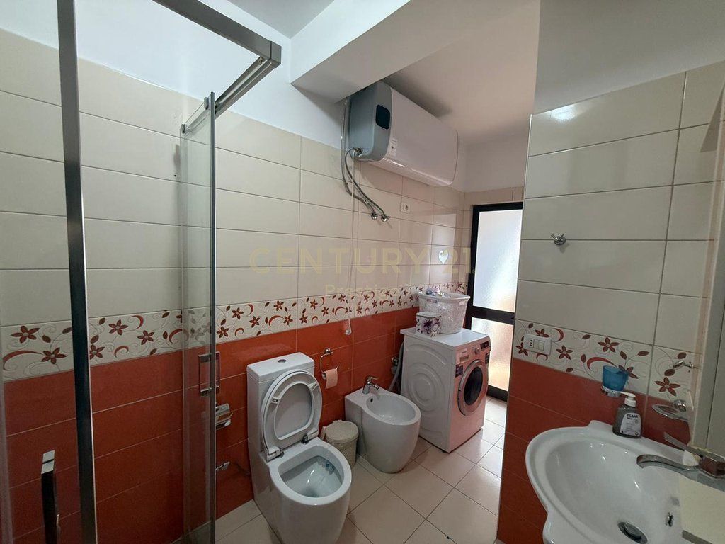 APARTAMENT 3+1+2 ME QERA TEK RRUGA E KAVAJES
