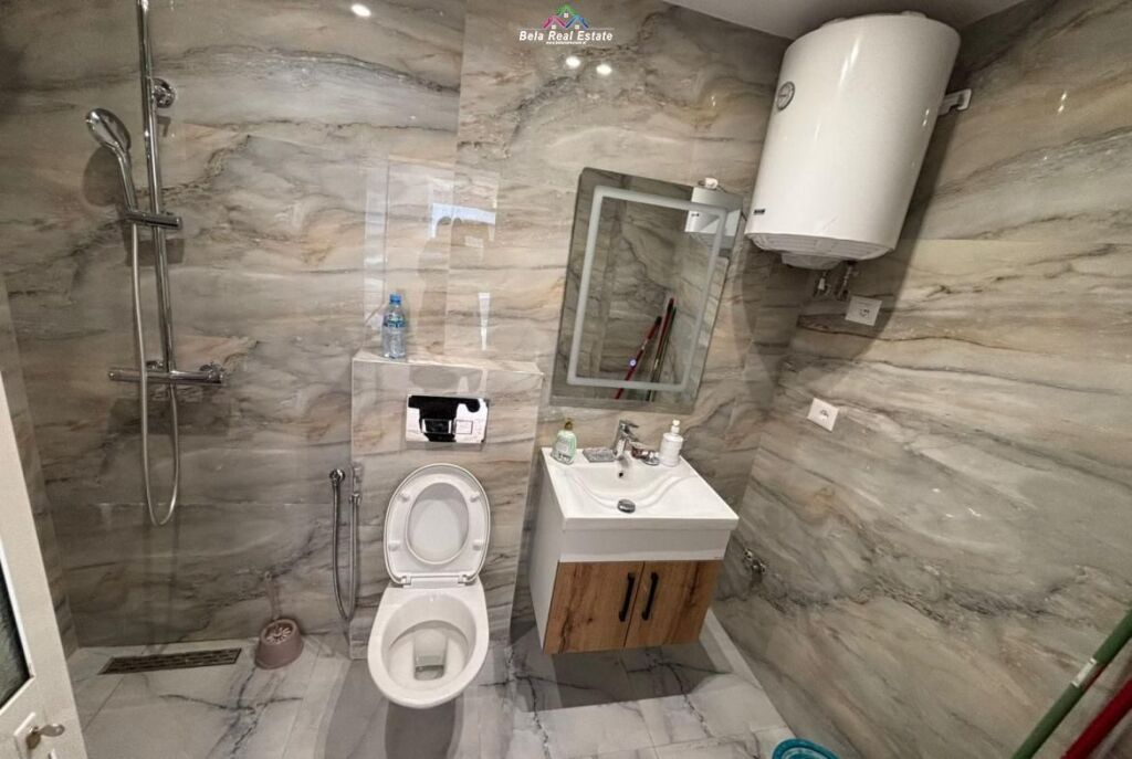 Dyqan me qera tek 21 Dhjetori (ID BD21677) Tirane