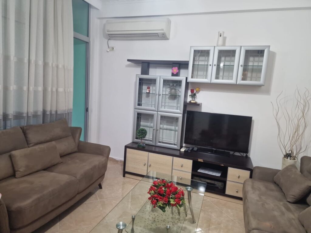 Jepet Me Qera Apartament 2+1+2 Tualete + 1 Ballkon