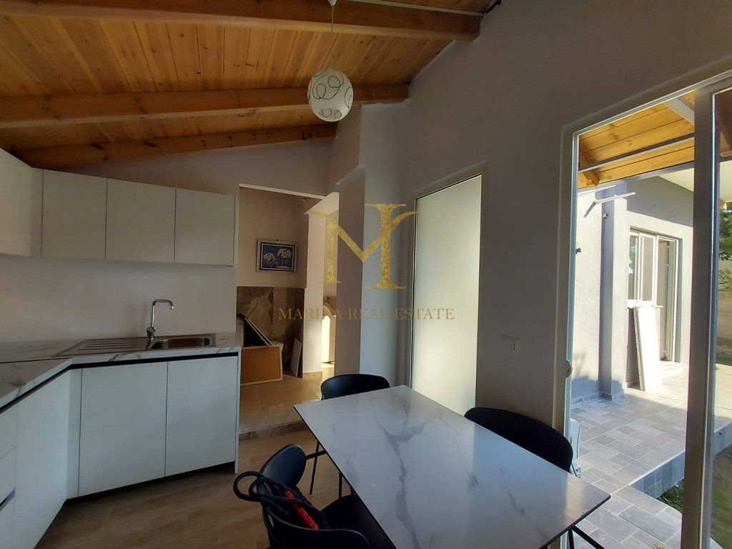 APARTAMENT 1+1 PLAZH DURRES ME LULISHTE