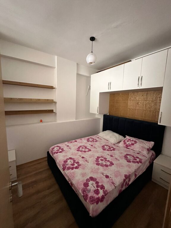 Vendesi in vendita 1+1 ad Astir vicino all'Artista