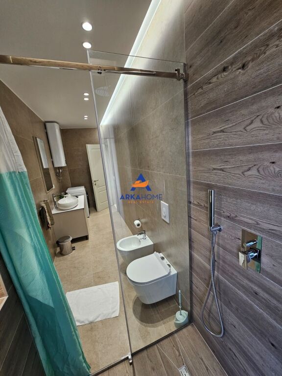 JEPET ME QERA 2+1+BALLKON "TE RRUGA E BOGDANEVE" 1200 EURO