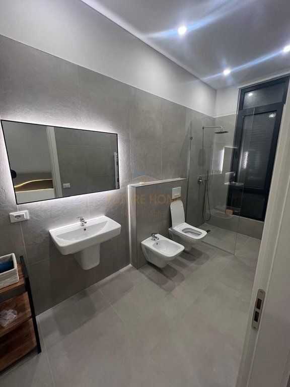 Qera, Apartament 2+1+2+Post Parkimi, Ish Dogana, Tiranë.