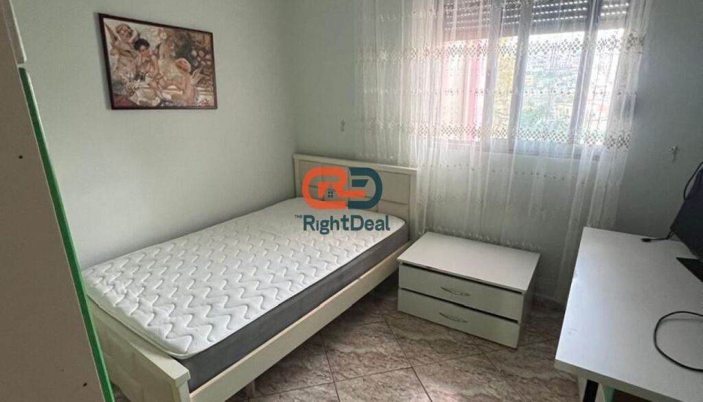 Ne Allias, Jepet Me Qira Kati I Dyte I Nje Vile, Me Planimetri 2+1+2, Te Rregullt Dhe Te Bollshme!!!